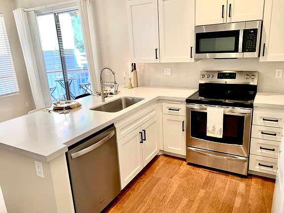 New sink, faucet, appliances