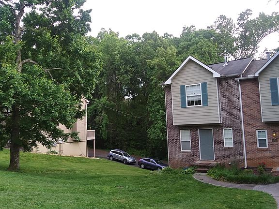 3rd image of 637 Shadywood Ln