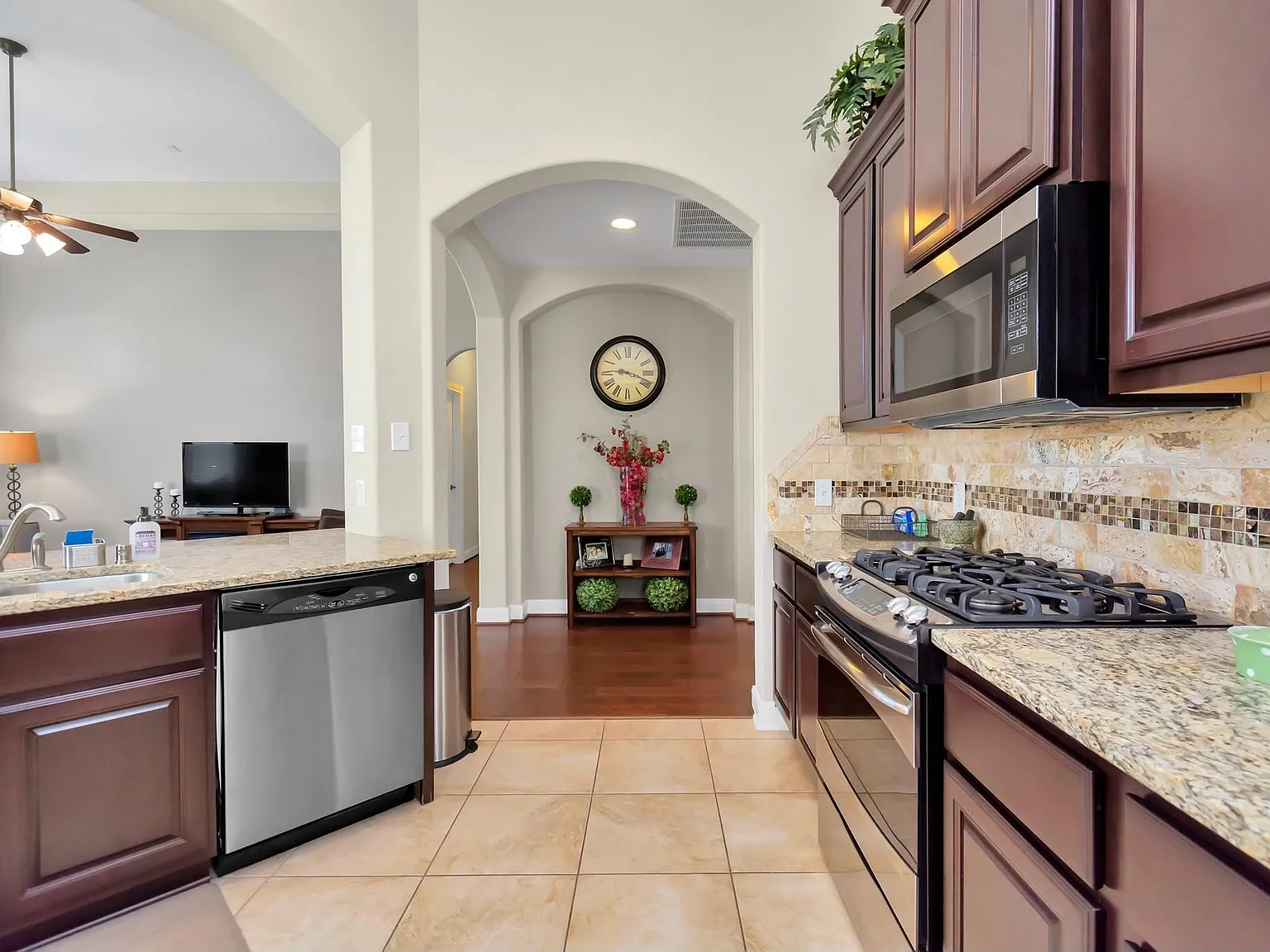 5 bed, 3.5 bath, 2747 sqft, $5,500 — Photo 4