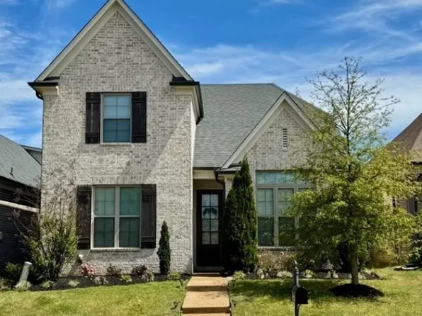 300 Cherokee Cir, Oakland, TN 38060