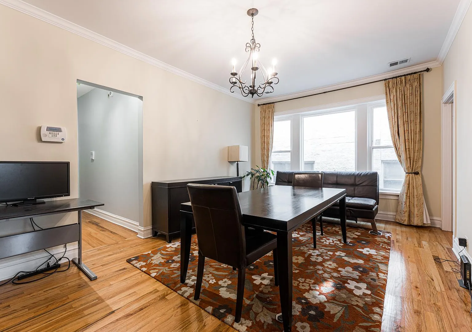 3 bed, 1450 sqft, $2,500 — Photo 4