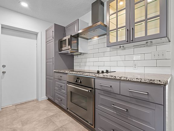 3rd image of 844 Huntington Ct