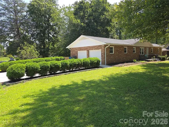 1690 26th St NE, Hickory, NC 28601