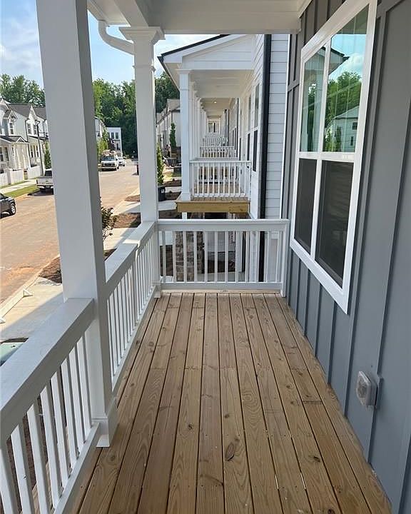 1st image of 465 Bishop Ln