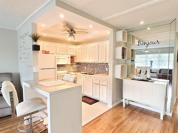 2nd image of 223 Newport M #223