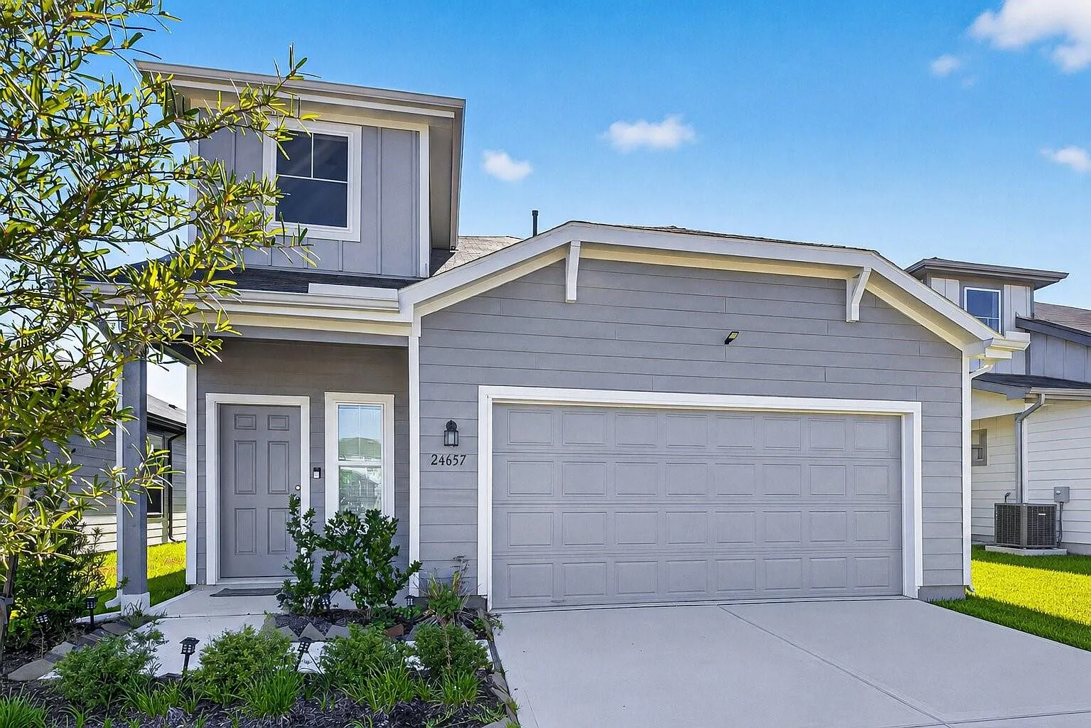 4 bed, 2.5 bath, 2536 sqft, $2,500 — Photo 1