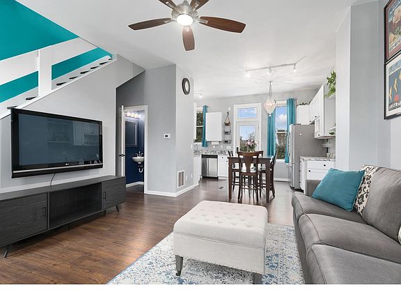 3rd image of 1042 Julia St