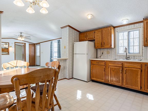 3rd image of 69 Fowle Hill Road