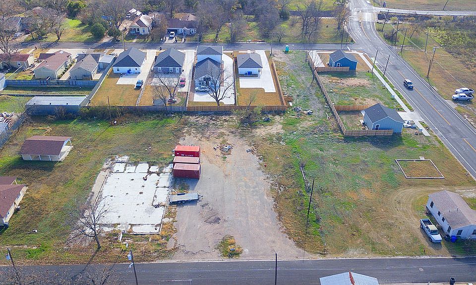 2nd image of 1106 Oakwood Ave