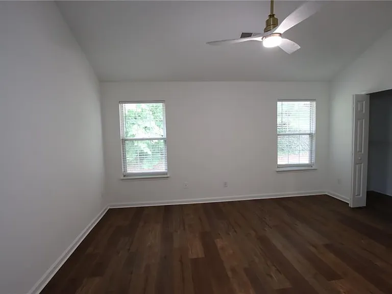 2256 Dresden Grn NW — Photo 16