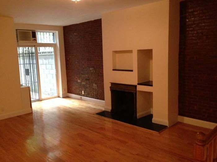 1st image of 7 W 75th St
