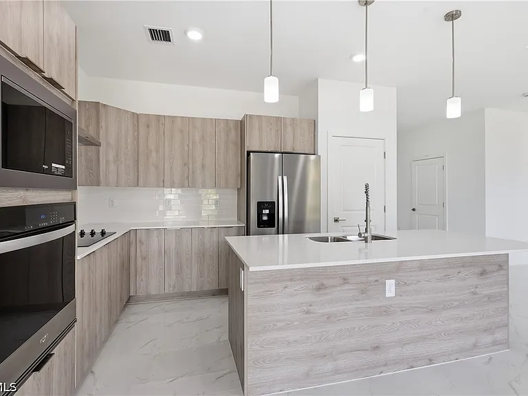 1253 Argosy Rd — Photo 2