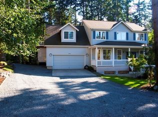 8245 NE New Holland Ct, Bainbridge Island, WA 98110