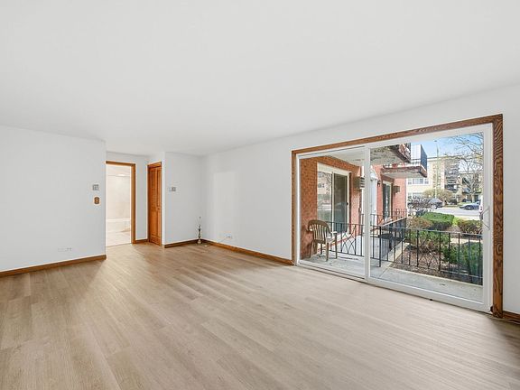 3rd image of 6533 N Northwest Hwy APT 1C