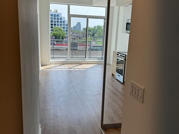 4th image of 500 Dupont St #315