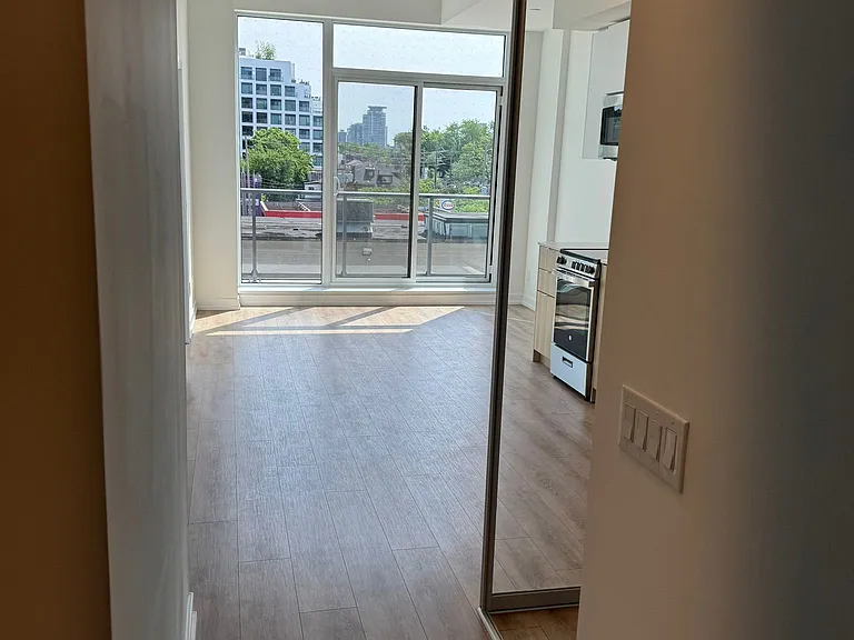 500 Dupont St #315 — Photo 4