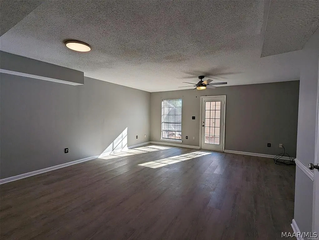 2 bed, 2.5 bath, 1320 sqft, $1,200 — Photo 4