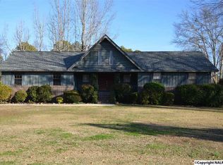 826 Ivy Trl, Rainbow City, AL 35906