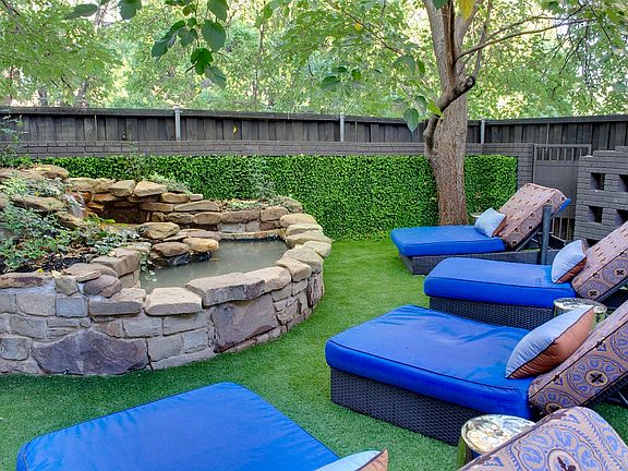 4935 Junius - GREYSTONE courtyard lounging