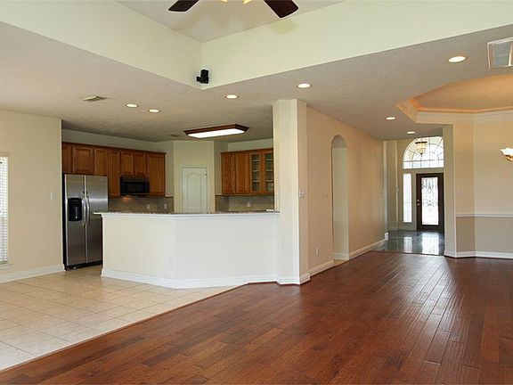 3rd image of 34 Parkway Pl