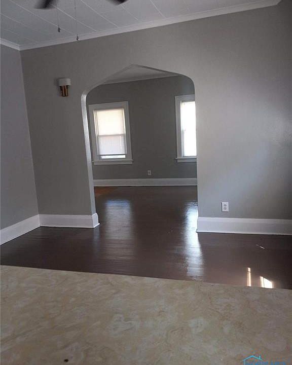 2nd image of 2025 Barrows St