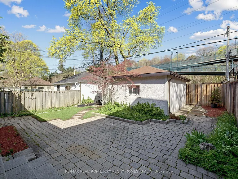 96 Whitehall Rd — Photo 36