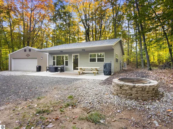 245 W Forest Trl, Leroy, MI 49655