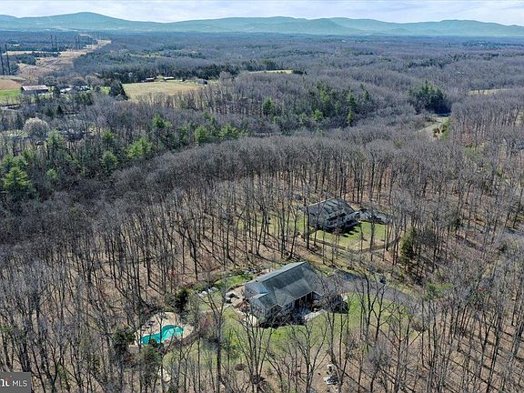 3rd image of 290 Arapaho Ln