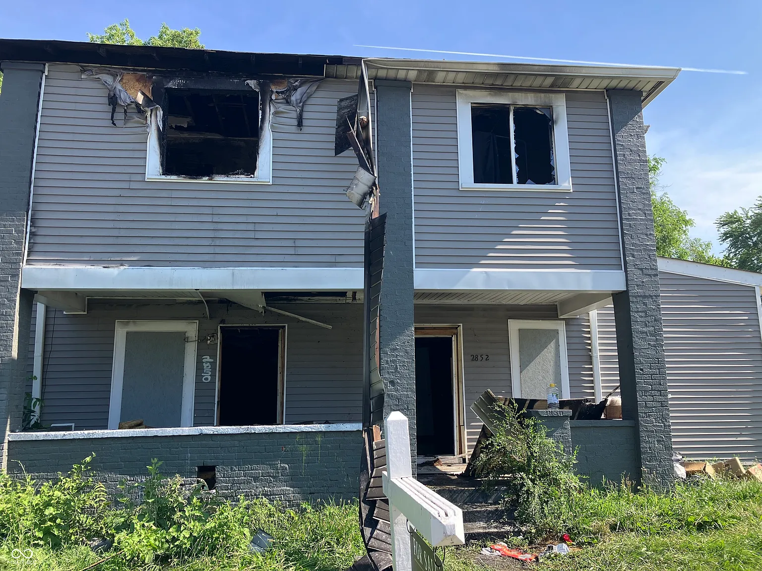 2850-2852 E New York St photo 1