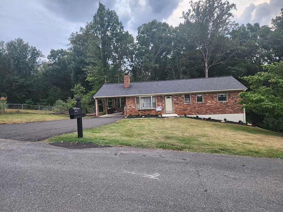 1st image of 527 Pine Dr