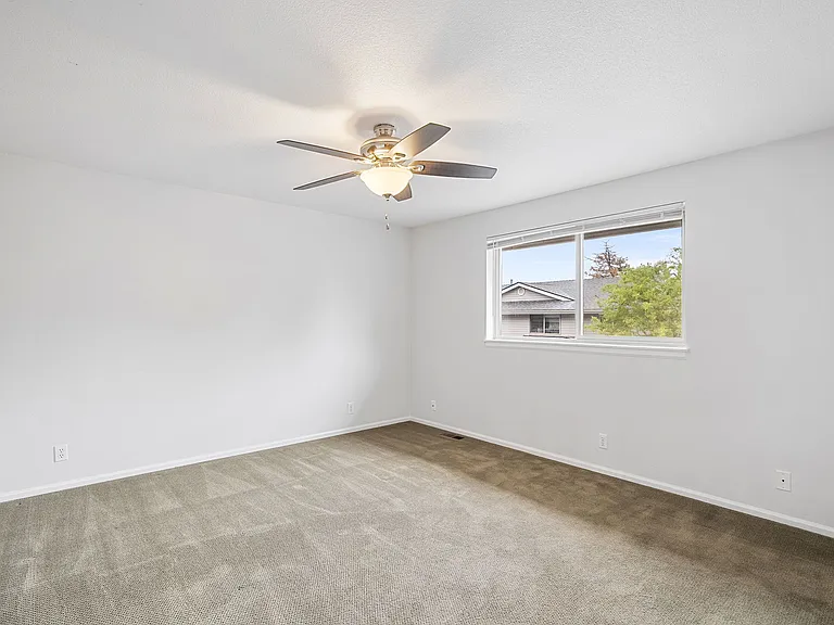 1801 NE Purcell Blvd #11 — Photo 17