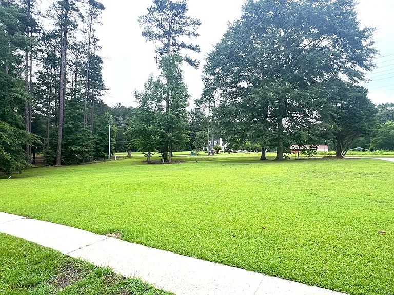 178 Woodard Rd — Photo 4