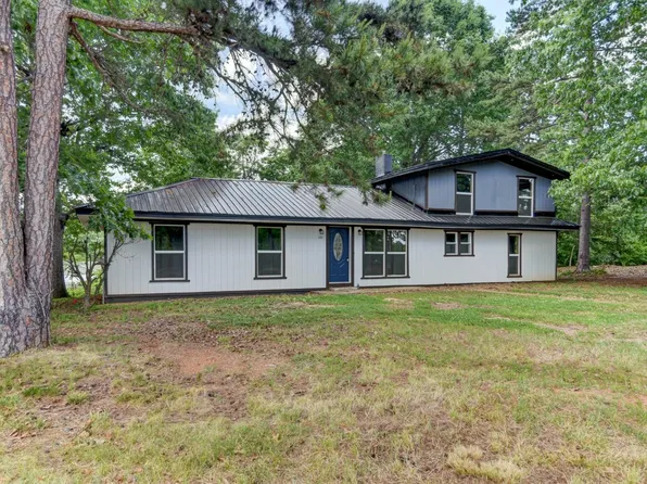 101 Chaney Ln, Gretna, VA 24557