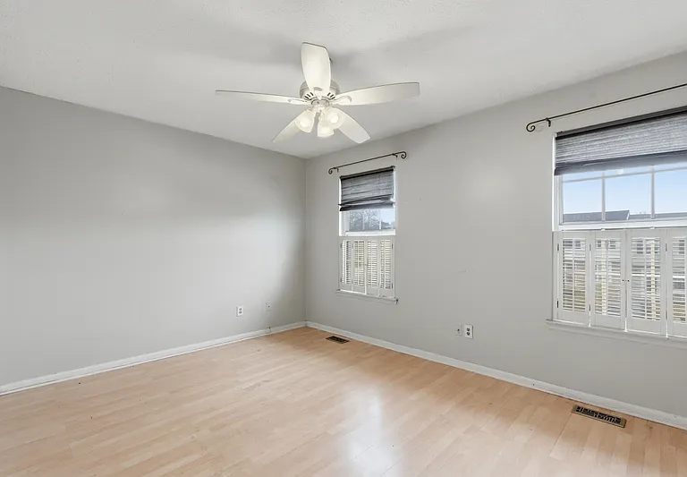 72 Chelmsford Ct — Photo 8