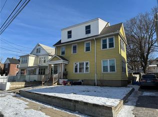 696 Huntington Rd, Bridgeport, CT 06610