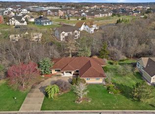 3381 South Highpointe DRIVE, New Berlin, WI 53151