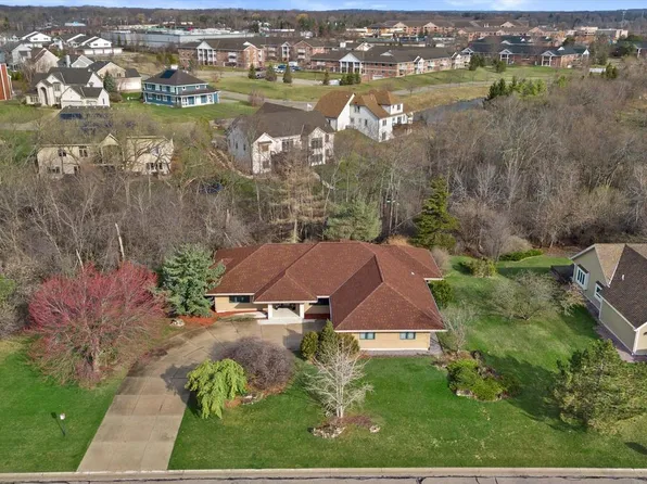 3381 South Highpointe DRIVE, New Berlin, WI 53151