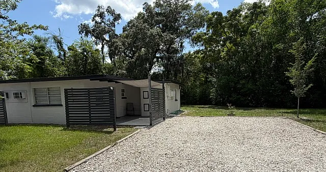 222 S Country Club Rd — Photo 3