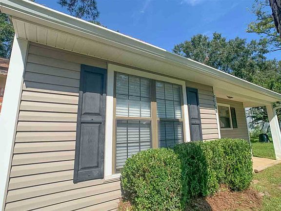2nd image of 2118 Pecan Ln #B