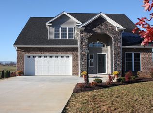 221 Jocelyn Ln, Waynesboro, VA 22980