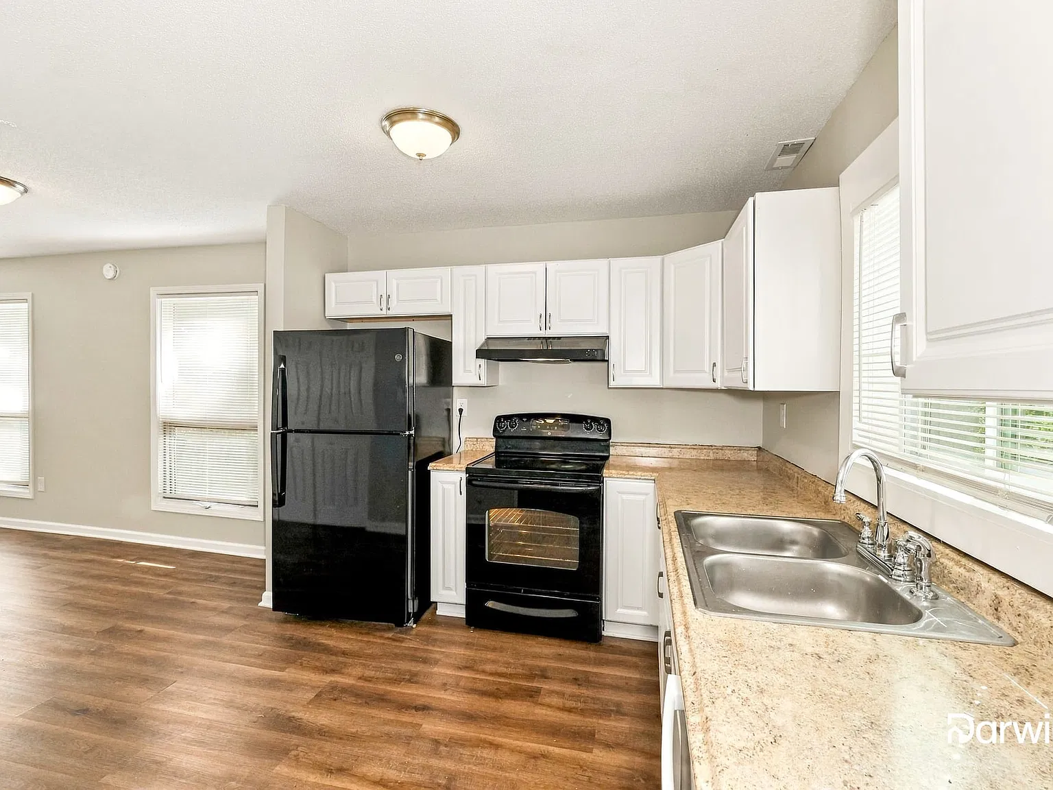 3 bed, 1.0 bath, 1442 sqft, $1,465 — Photo 4