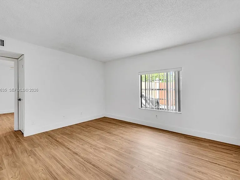 1405 Miami Rd #7 — Photo 11