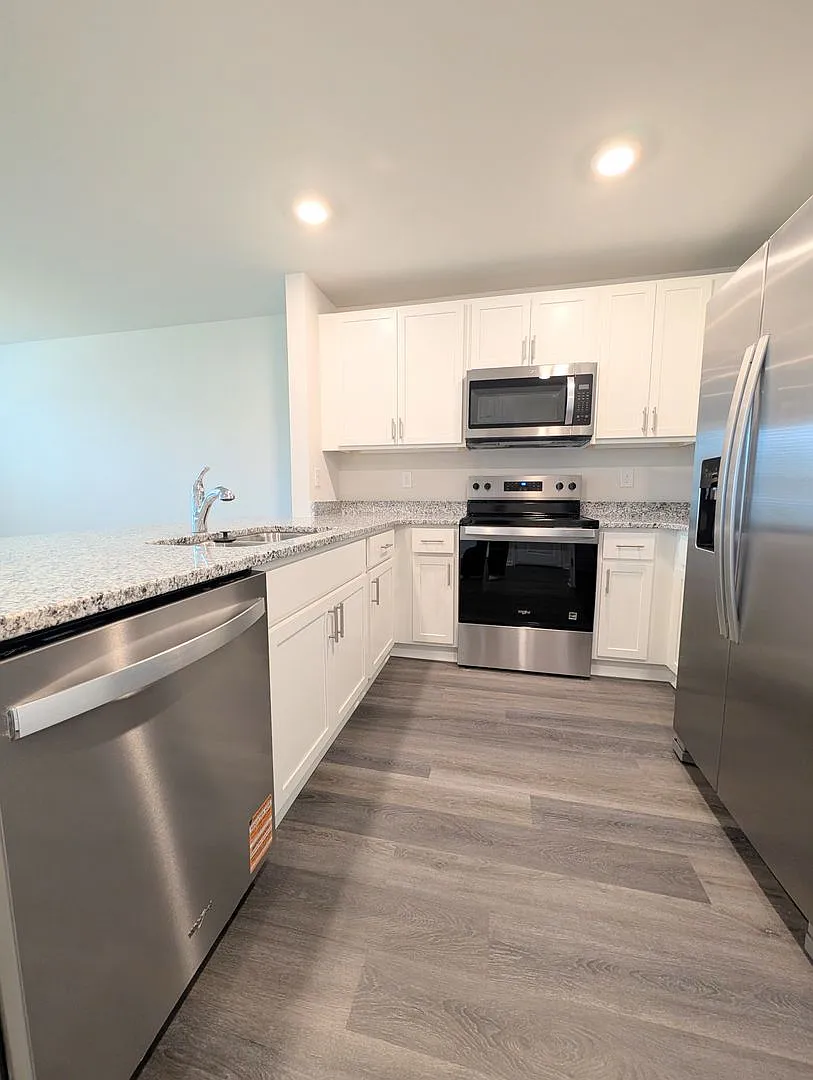 NEW 3BR Townhome in Conway Long Term Rental, South Carolina — Photo 4
