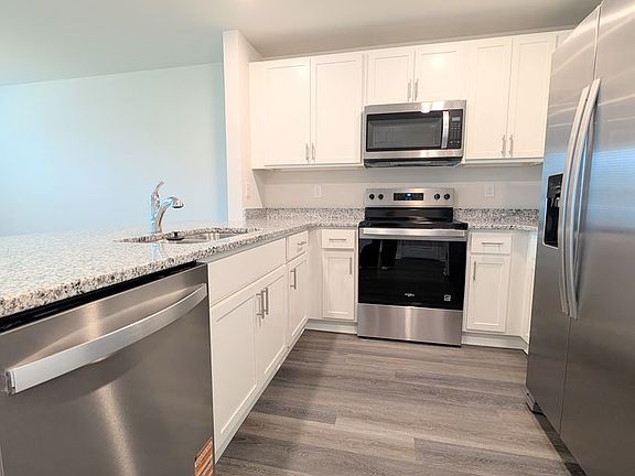 4th image of 636 Golden Resin Rd