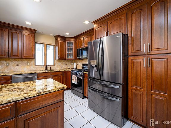 4th image of 41 Wilson Dr