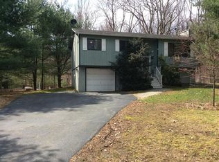 120 Meadow Brook Rd, Matamoras, PA 18336