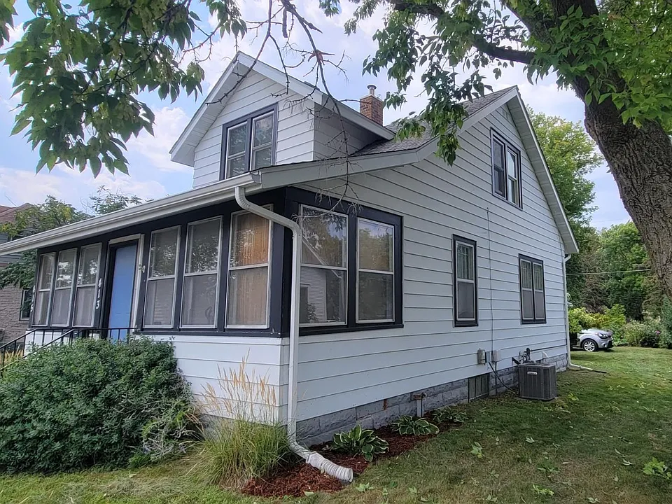 415 Main St S