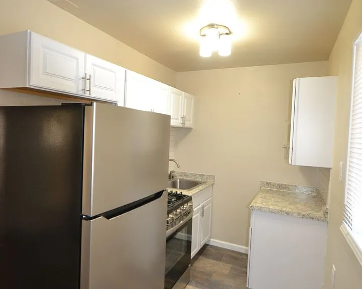 1140 Valley Manor Ct — Photo 3