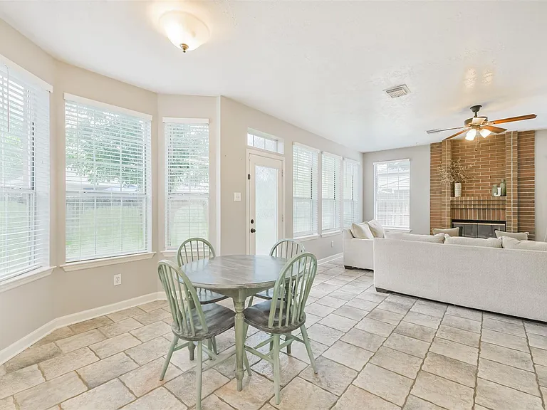 20422 Maple Meadows Ct — Photo 15