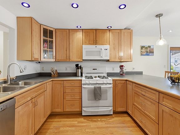 4th image of 15 Ellison Rd